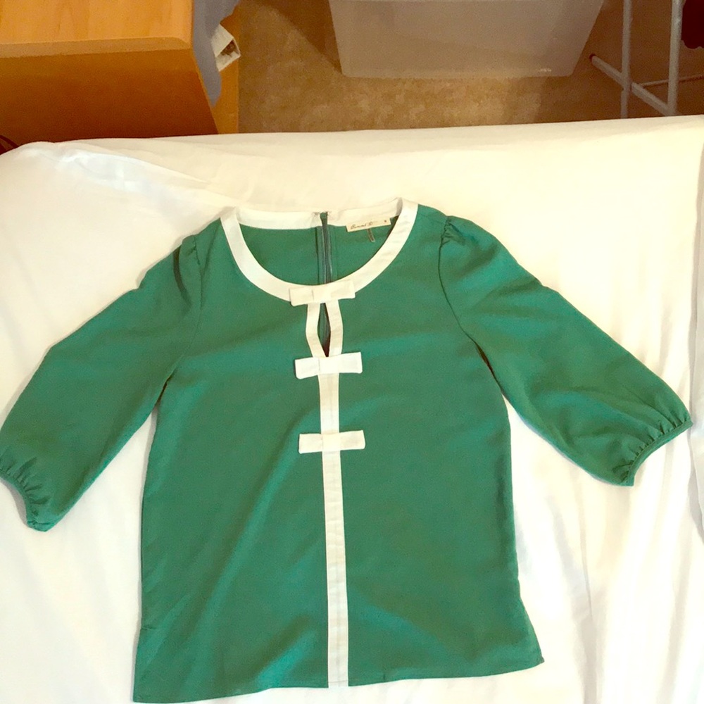 Light, three-quarter length top!